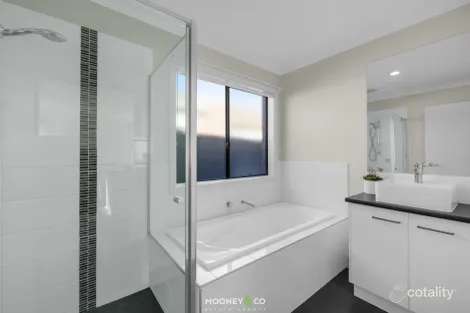 Property photo of 30 Jupiter Crescent Cranbourne West VIC 3977