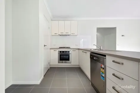 Property photo of 10 Muswell Walk Wyndham Vale VIC 3024