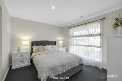 Property photo of 30 Jupiter Crescent Cranbourne West VIC 3977