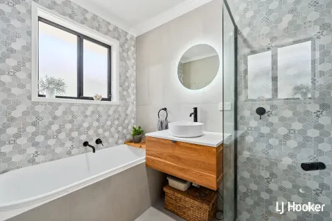 Property photo of 7 Bedourie Street Dunlop ACT 2615