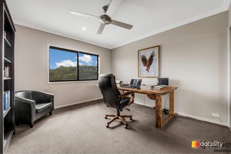 Property photo of 27 West Ridge Crescent West Gladstone QLD 4680