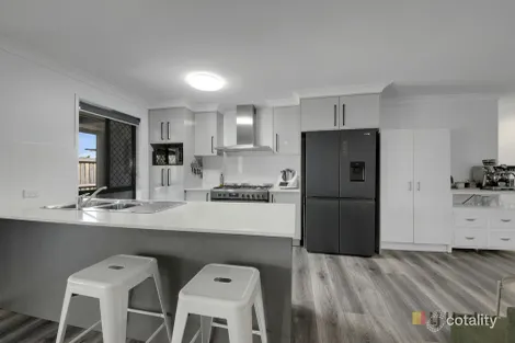 Property photo of 14 Brush Tail Court Boyne Island QLD 4680