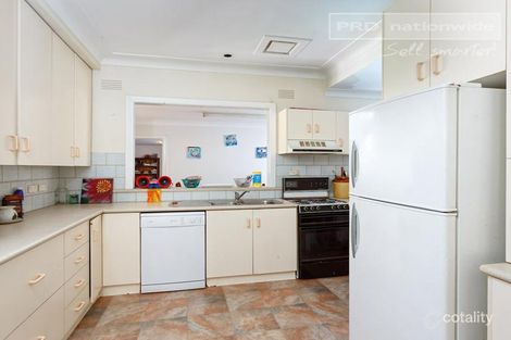 Property photo of 13 The Boulevarde Kooringal NSW 2650