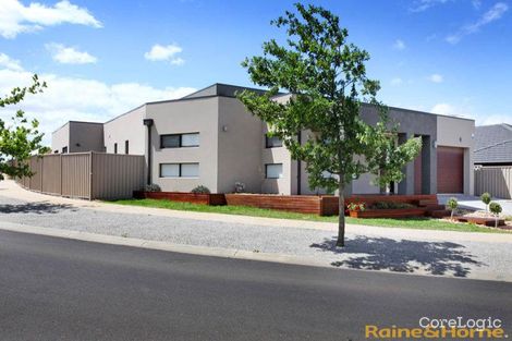 Property photo of 76 Oakview Parade Caroline Springs VIC 3023