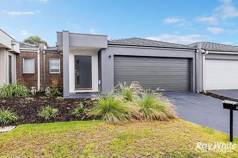 Property photo of 4 Woodright Circuit Cranbourne VIC 3977