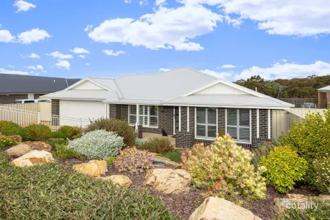 Property photo of 5 Unaipon Street Lloyd NSW 2650