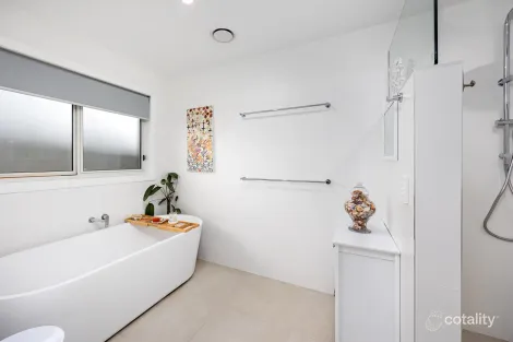 Property photo of 5 Unaipon Street Lloyd NSW 2650