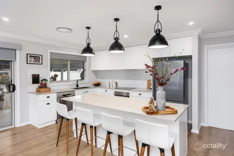 Property photo of 5 Unaipon Street Lloyd NSW 2650