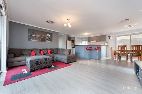 Property photo of 8 Raheen Place Craigieburn VIC 3064