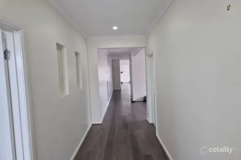 Property photo of 8 Hixon Way Mickleham VIC 3064