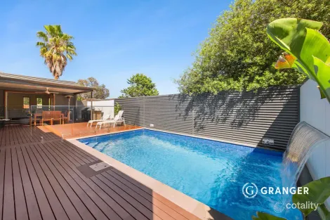 24 SUNNINGDALE RD, ROSEBUD, VIC 3939
