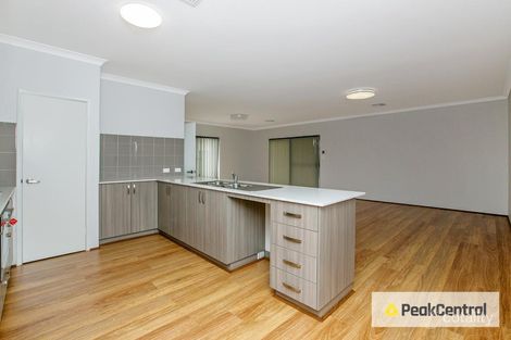 Property photo of 16 Clementine Boulevard Treeby WA 6164