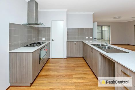 Property photo of 16 Clementine Boulevard Treeby WA 6164