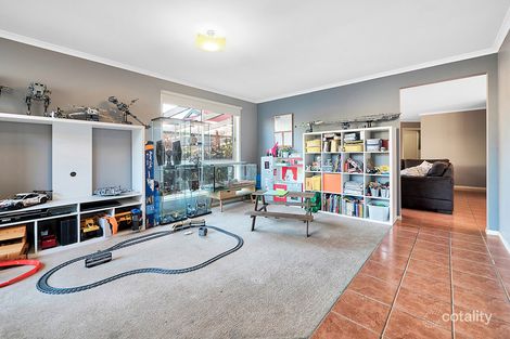 Property photo of 7 Cambridge Close Cranbourne East VIC 3977
