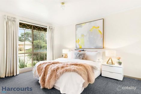 Property photo of 2 Holt Place Pakenham VIC 3810