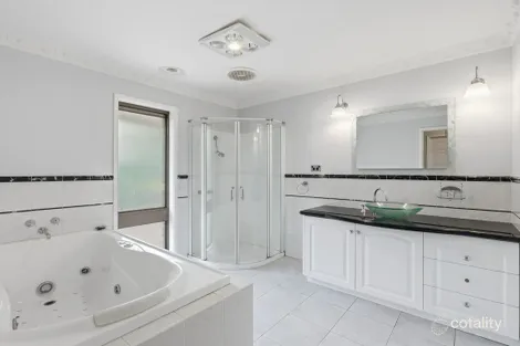 Property photo of 13 Hilandra Avenue Wangaratta VIC 3677