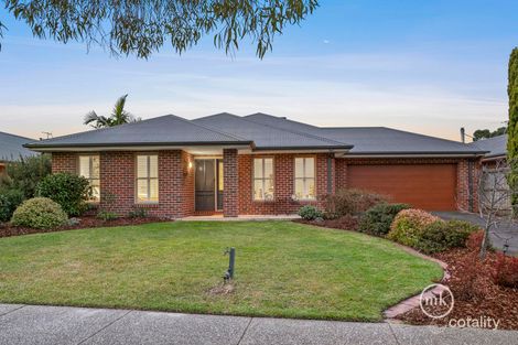 11 Woningary Cres, Doreen, VIC 3754