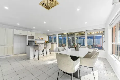 Property photo of 21 Glenthorne Drive Keysborough VIC 3173