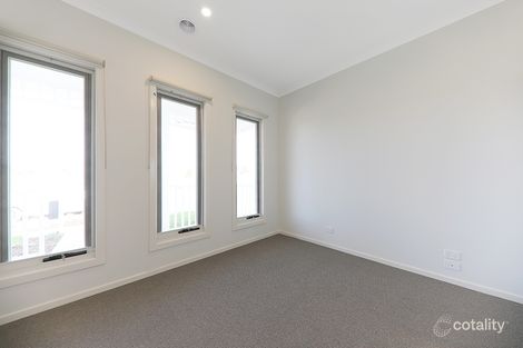 Property photo of 13 Cobram Drive Eynesbury VIC 3338