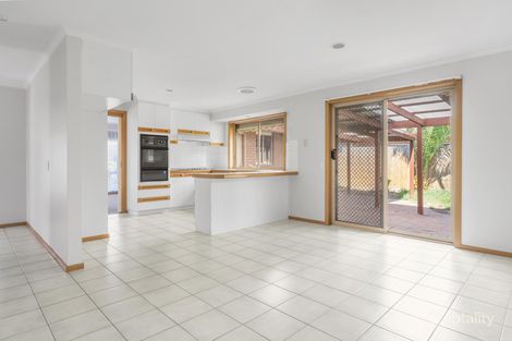 Property photo of 5 Warbler Close Werribee VIC 3030