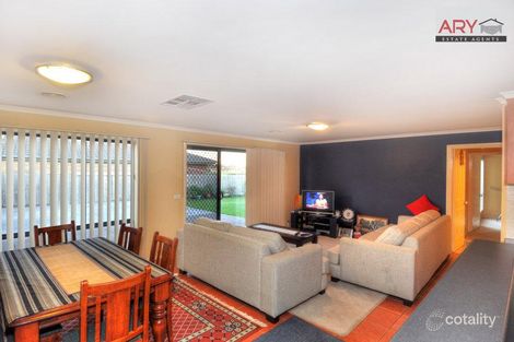 Property photo of 3 Edgewater Circuit Cairnlea VIC 3023