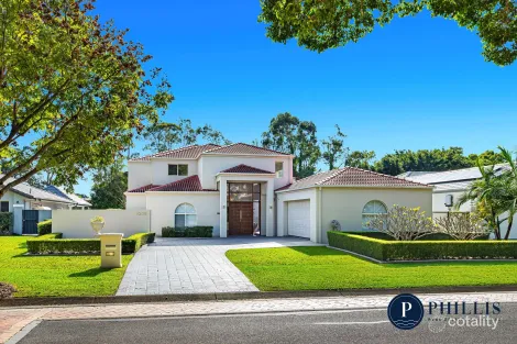 8208 Magnolia Dr W, Hope Island, QLD 4212