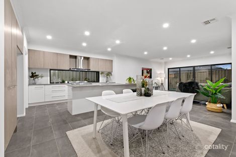 Property photo of 20 Swindale Way Clyde North VIC 3978