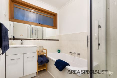 Property photo of 9 Giles Retreat Endeavour Hills VIC 3802