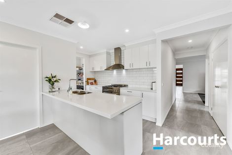 Property photo of 2 Brumich Way Clyde North VIC 3978