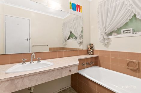 Property photo of 32 Bimbadeen Crescent Yallambie VIC 3085