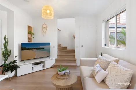 Property photo of 21/21-25 Peerless Avenue Mermaid Beach QLD 4218