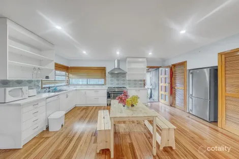 30 San Remo Dr, Avondale Heights, VIC 3034