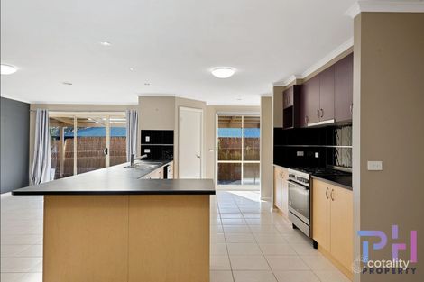Property photo of 22 Poorinda Crescent Kangaroo Flat VIC 3555