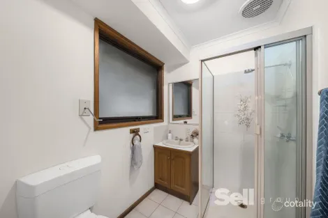 Property photo of 100 Waverley Park Drive Cranbourne North VIC 3977