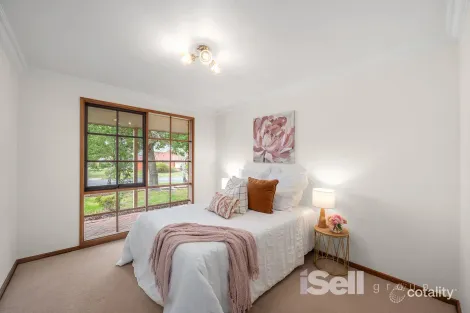 Property photo of 100 Waverley Park Drive Cranbourne North VIC 3977