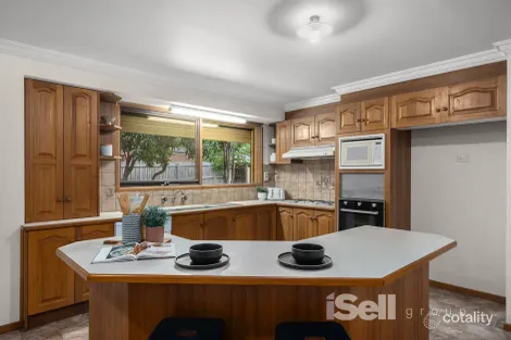 Property photo of 100 Waverley Park Drive Cranbourne North VIC 3977