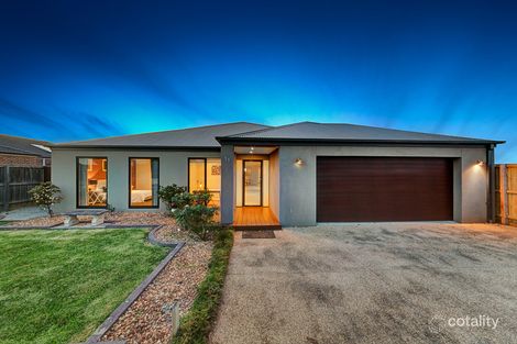 11 Mia Dr, Pakenham, VIC 3810