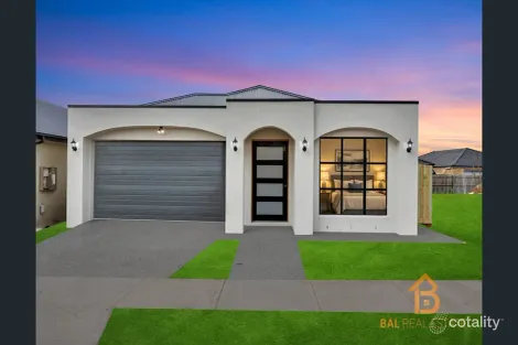 13 SPRINTER DR, THORNHILL PARK, VIC 3335