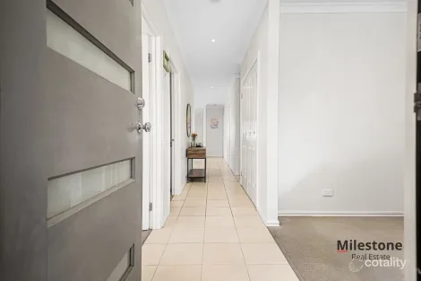 Property photo of 11 Gascoyne Way Truganina VIC 3029