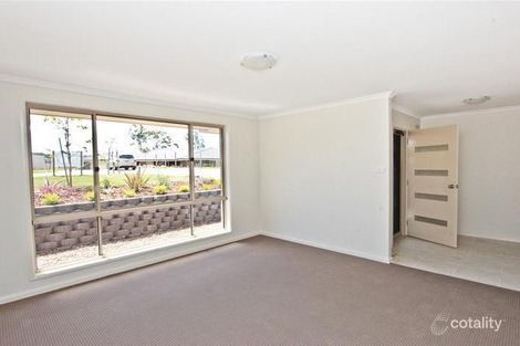 Property photo of 8 Roslin Place Cameron Park NSW 2285