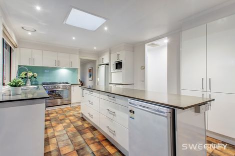 Property photo of 2 Edina Grove Altona Meadows VIC 3028