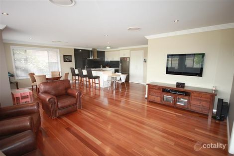 Property photo of 5 The Heights Hillvue NSW 2340