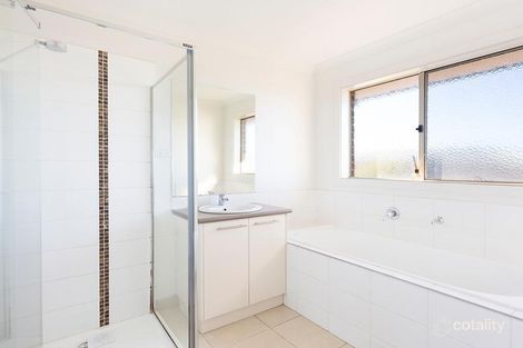 Property photo of 2 Hughes Road Doreen VIC 3754