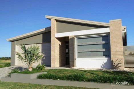 8 Riverlilly Cres, Caboolture, QLD 4510