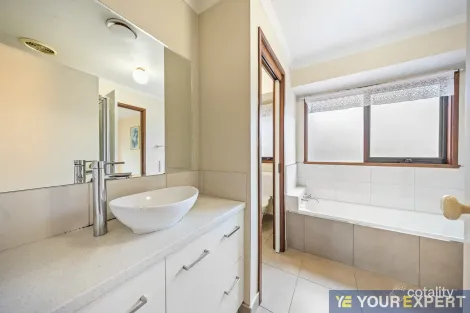 Property photo of 22 Willslie Crescent Berwick VIC 3806