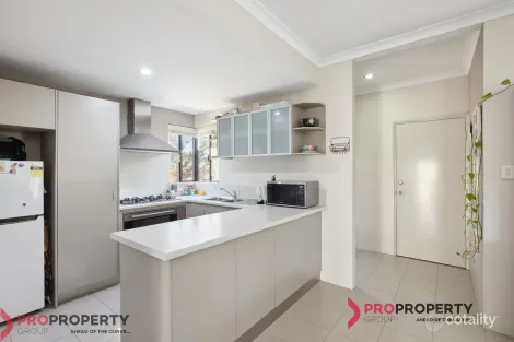 Property photo of 2/5 Pulchella Street Wattle Grove WA 6107
