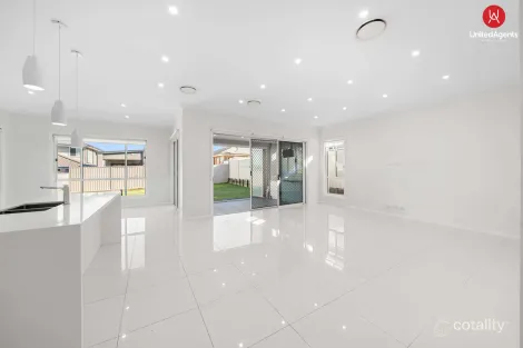 Property photo of 17 Flight Circuit Middleton Grange NSW 2171