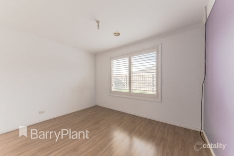 Property photo of 27 Cassinia Close Delahey VIC 3037