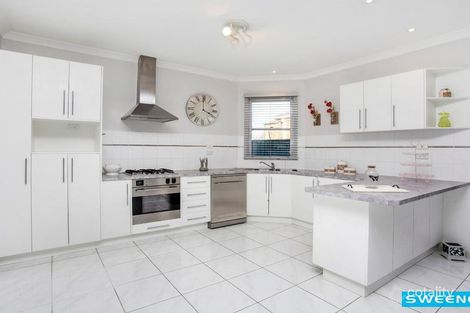 Property photo of 2 Saxby Court Burnside VIC 3023