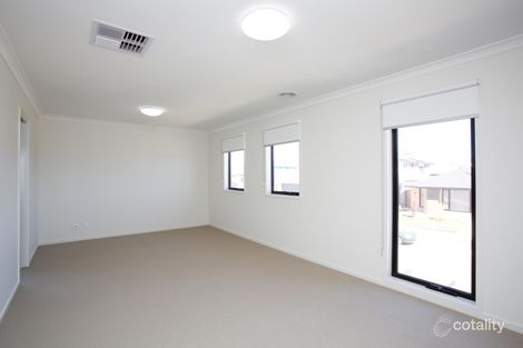 Property photo of 72 Karawarra Circuit Cranbourne North VIC 3977